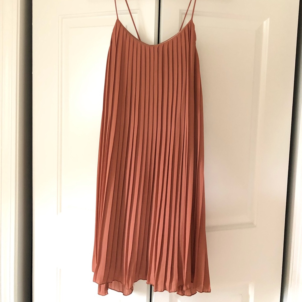 MISSGUIDED Pleated Mini Dress